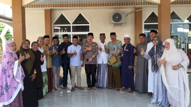 Safari Jumat Camat Tamalanrea Andi Salman Baso bersama Kapolsek Tamalanrea Saharuddin 