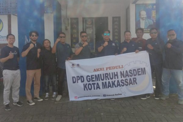 Jumat Berkah DPD Gemuruh Nasdem Makassar Sasar Buruh Bangunan Hingga Tukang Becak