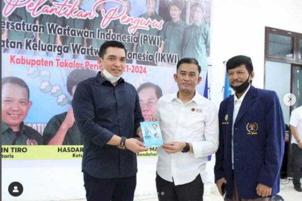 Sekda Hasbi Hadiri Pelantikan PWI Takalar