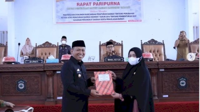 DPRD Takalar Gelar Rapat Paripurna Penyerahan Dokumen Ranperda Tentang Perangkat Daerah