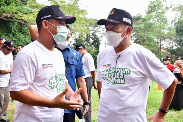 Gubernur Sulsel Dampingi Menteri PMK Sukseskan Penanaman 10 Juta Pohon di Wilayah Sulsel