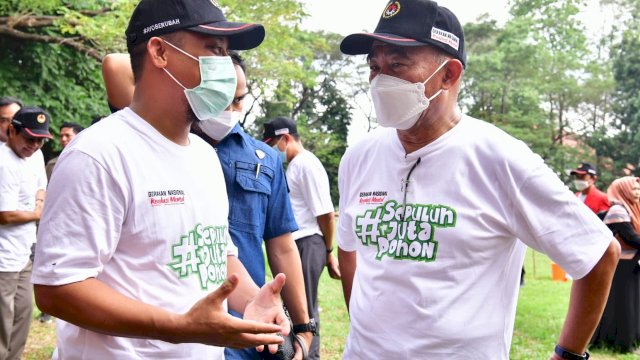 Gubernur Sulsel, Andi Sudirman Sulaiman bersama Menko PMK, Muhadjir Effendy