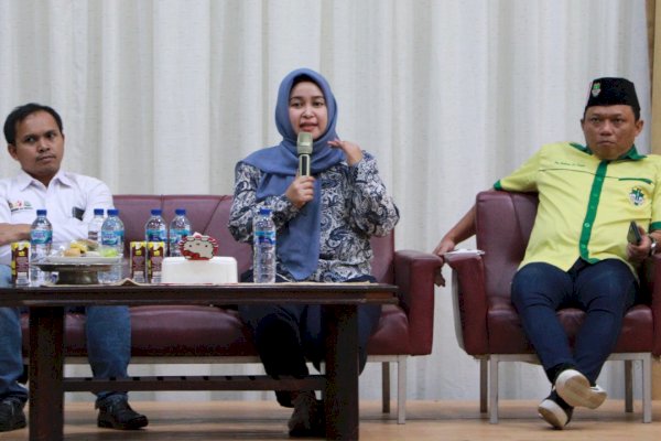 Diskusi Kepemiluan, Komisioner KPU Endang Sari Bahas Pemilih Pemula di Makassar