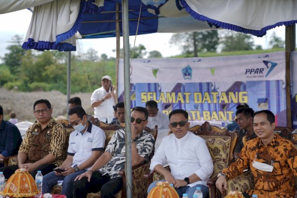 Bupati Bantaeng Letakkan Batu Pertama Pembangunan Penyedia Air Bersih KIBa