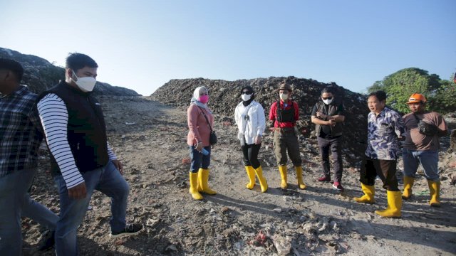 Wawali Fatmawati Rusdi Tinjau Aktivitas TPA Antang.(F-Humas)