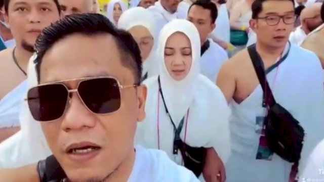 Ridwan Kamil dan Keluarga Naik Haji.(F-INT)