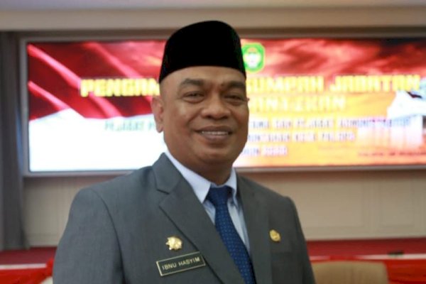 Bapenda Palopo Serahkan SPPT PBB, Ibnu Hasyim Optimis Capai Target