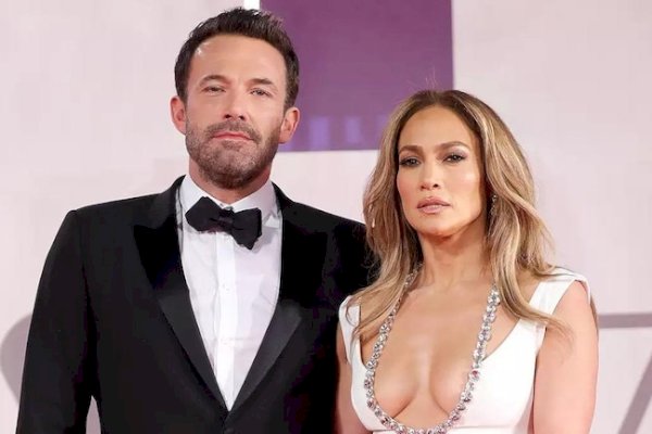 Dalam Sebuah Upacara Kecil, Ben Affleck dan Jennifer Lopez Menikah di Las Vegas
