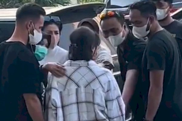 Nikita Mirzani Diciduk di Senayan City, Sahabat Seret Polisi ke Kasus Nindy Ayunda