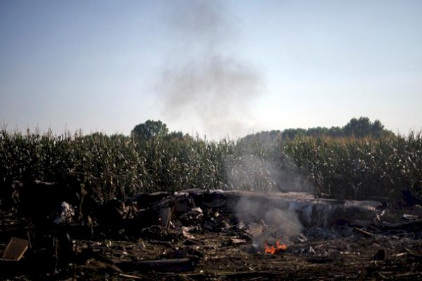 Pesawat Antonov Ukraina Hancur Berkeping-Keping di Ladang Perkebunan