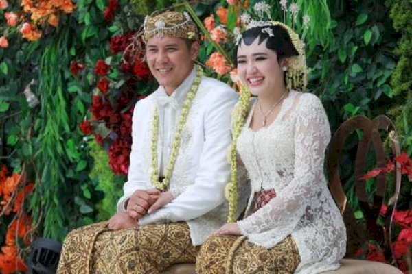 Dipersunting Chevra Yolandi, Via Vallen Tersenyum Bahagia