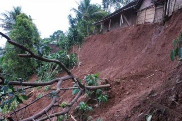 Tanah Longsor di Mamasa, 2 Warga Meninggal &#8211; 6 Desa Terisolir