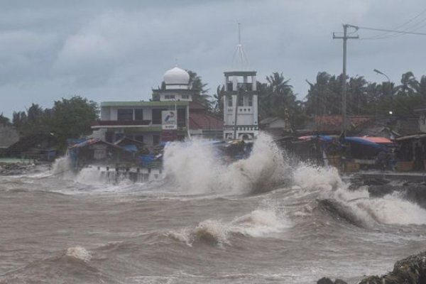 Waspada Gelombang Tinggi hingga 6 Meter Ancam Pesisir Indonesia