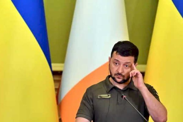 Rakyat Ukraina Kritik Keras Presiden Zelensky