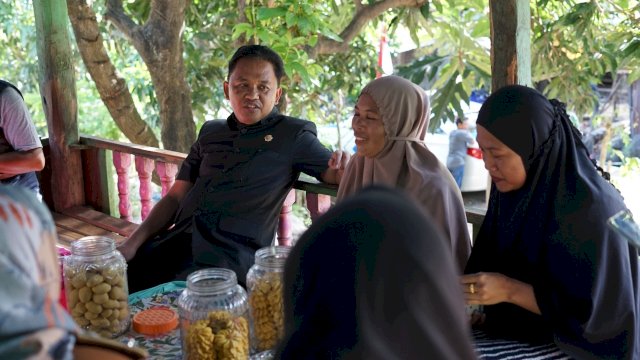 Ilham Azikin Temui Warga Pa&#8217;jukukang, Ajak Waspadai PMK pada Ternak