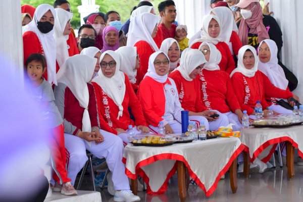 Ketua PKK Palopo Utiasari Judas Buka Lomba Festival Senam Sehat Palopo