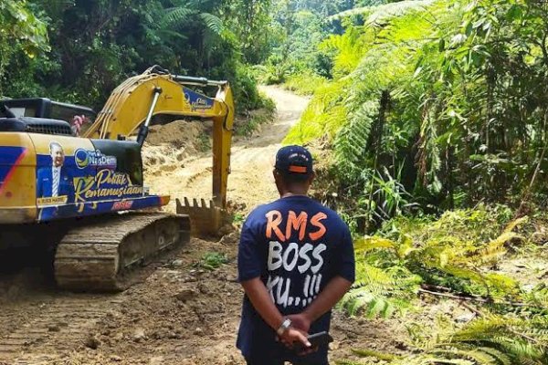 77 Tahun Merdeka, Baru NasDem Sulsel Sentuh Jalan Rampi Lutra Peninggalan Belanda