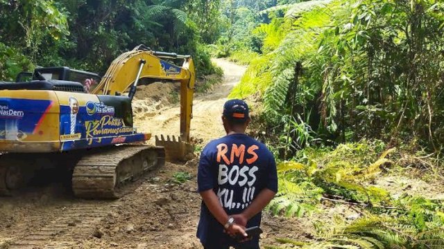 77 Tahun Merdeka, Baru NasDem Sulsel Sentuh Jalan Rampi Lutra Peninggalan Belanda