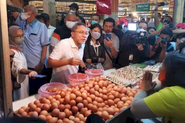 Zulhas Kekeh Bansos Penyebab Harga Telur Ayam Naik