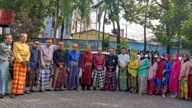 Unik, Hari Kebudayaan Diskominfo Makassar Kompak Kenakan Baju Adat