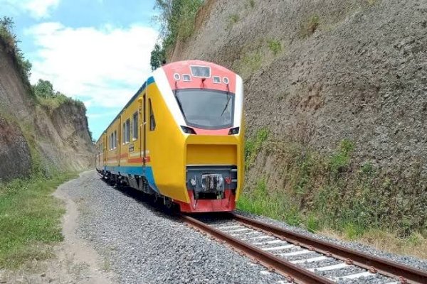 Penlok Rel KA Diserahkan, Tanggung Jawab Pemprov Rampung