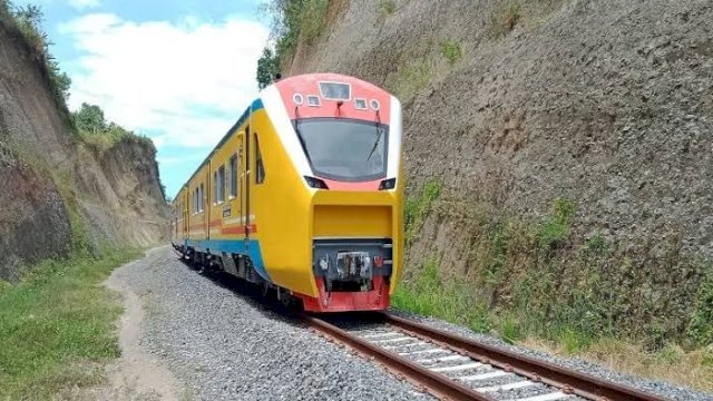 Penlok Rel KA Diserahkan, Tanggung Jawab Pemprov Rampung