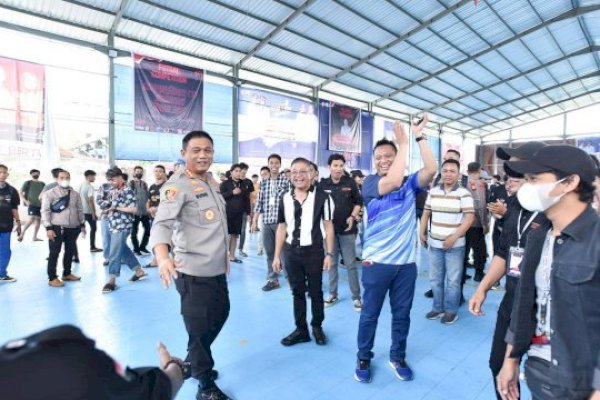 Kapolrestabes – Dirut PDAM Makassar Beni Iskandar Buka Turnamen Futsal Batalyon 120