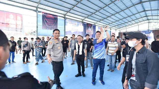 Kapolrestabes – Dirut PDAM Makassar Beni Iskandar Buka Turnamen Futsal Batalyon 120