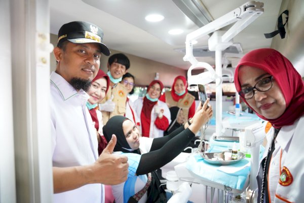 Dukung Baksos IKA Unhas, Pemprov Sulsel Turunkan Nakes Beri Layanan Pemeriksaan Kesehatan Gratis di Bone