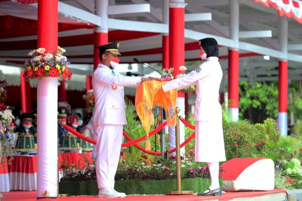 Gubernur Sulsel Beri Pengharagaan Untuk Pejuang Pandemi Covid-19