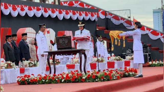 Penampilan Wawali Makassar Fatmawati Rusdi saat Jadi Irup Upacara Penurunan Bendera