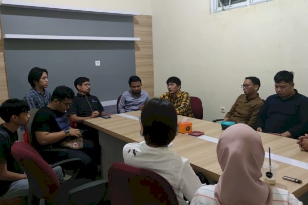 Musda IKA Unhas Makassar Digelar di Pulau Samalona, Dirangkaikan Bagi-bagi Sembako ke Warga