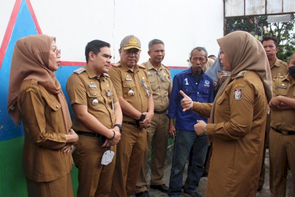 Camat Ari Fadli Dampingi Wawali Fatmawati Rusdi Kunjungi Dua Titik Longwis di Mamajang