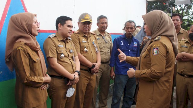 Camat Ari Fadli saat dampingi Wawali Fatmawati Rusdi