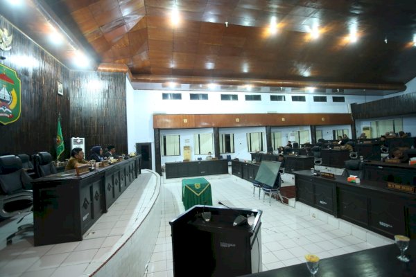 DPRD Palopo Gelar Rapat Paripurna Soal Anggaran, Penandatanganan Dilakukan Walikota Judas-Ketua DPRD Nuhaenih