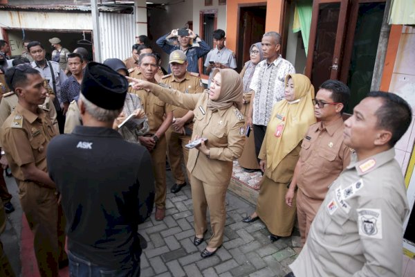 Kunjungi Tepi Kanal Pentas Seni, Wawali Fatmawati Rusdi: Manfaatkan Sudut Lorong untuk Tanaman Hias-Hidroponik