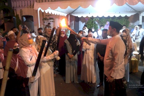 Peringati Tahun Baru Islam, Bupati Yusran bersama Ribuan Masyarakat dan ASN Pangkep Pawai Obor