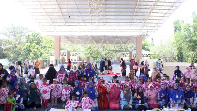Ratusan murid TK ikuti lomba membatik "siborita" .