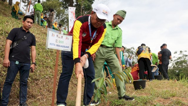 Danny Tanam di Kebun APEKSI Padang.(F-HUmas)