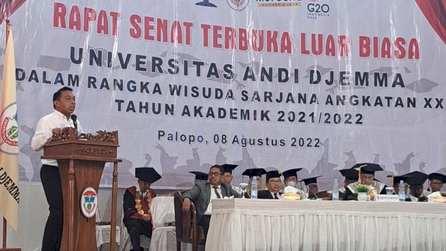 Syaharuddin Alrif sampaikan Orasi Ilmiah pada Wisuda Mahasiswa Unanda Palopo.