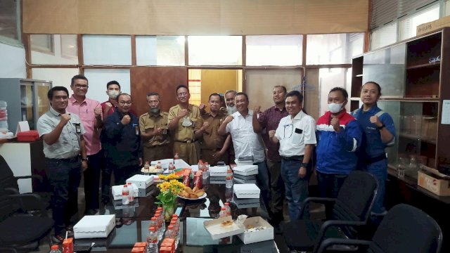 UPT Metrologi Legal Disdag Makassar bersama kepala depot pertamina Makassar, pimpinan PT Elnusa, dan Hiswana Migas 