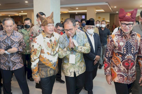 Mendagri Sebut Danny Pomanto Kepala Daerah Pertama Lakukan Survey Kekebalan Tubuh