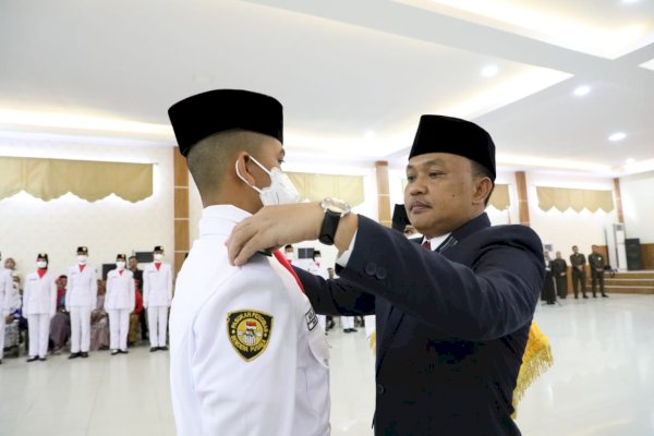 Ilham Azikin Kukuhkan 75 Paskibraka Bantaeng