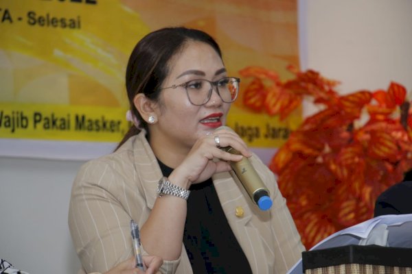 Legislator Golkar Debbie Rusdin Sosper Bantuan Hukum