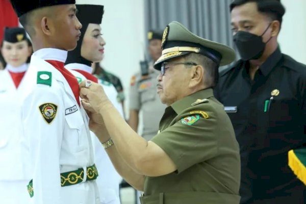 Walikota Judas Kukuhkan Anggota Paskibraka Palopo