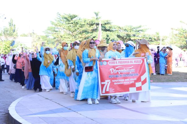 Batik Shiborita dan Produk Daur Ulang Sampah Meriahkan Pawai Semarak Kemerdekaan ke-77 RI di Takalar