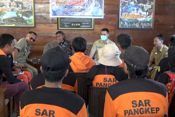Bupati Pangkep Yusran Lepas Tim SAR Siaga Merah-Putih Amankan Gunung Bulu Saraung