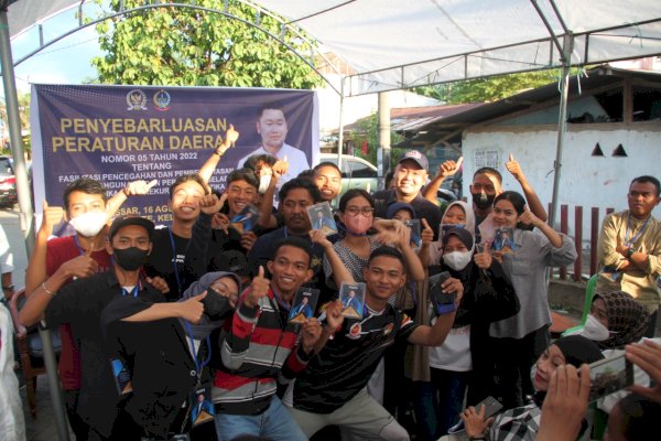 Sosper di Mangasa, Legislator NasDem Sulsel Andre Tanta Jadi Rebutan Foto Bareng