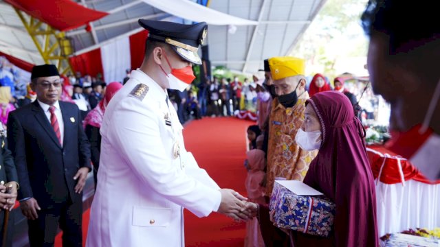 Bupati MYL Irup Upacara Penaikan Bendera.(F-Humas)