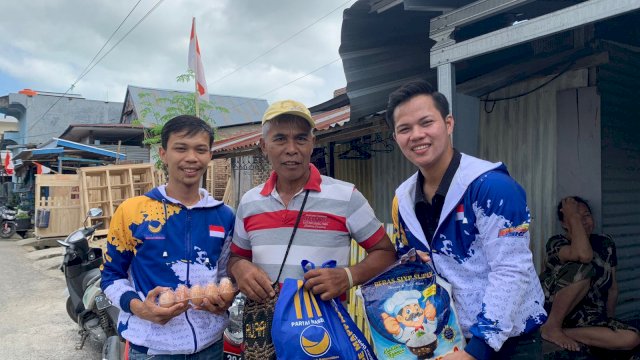 NasDem Milenial RMS Pinrang Berbagi Sembako Dalam Kegiatan Jumat Berkah